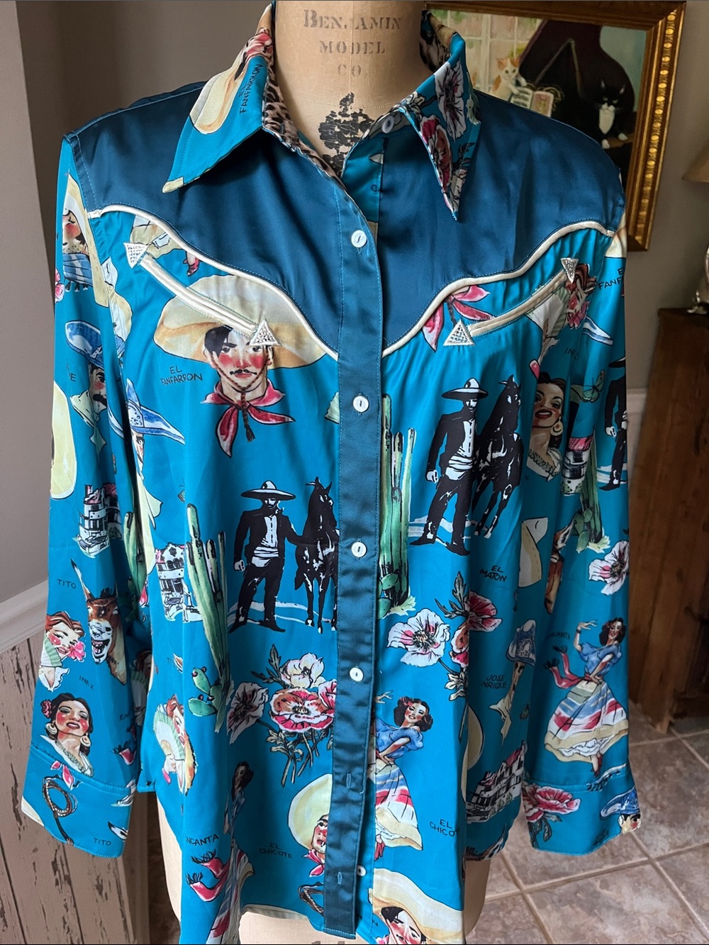 A Rare Bird Western motif blouse! Silky Lg/XL